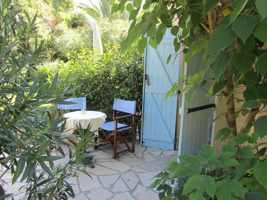 Le Mas Shabanou Bed & Breakfast Roquefort-les-Pins Room photo