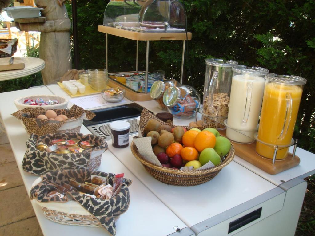 Le Mas Shabanou Bed & Breakfast Roquefort-les-Pins Exterior photo